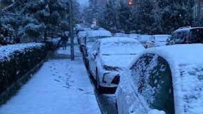 İstanbul’da beklenen kar lapa lapa yağmaya başladı!